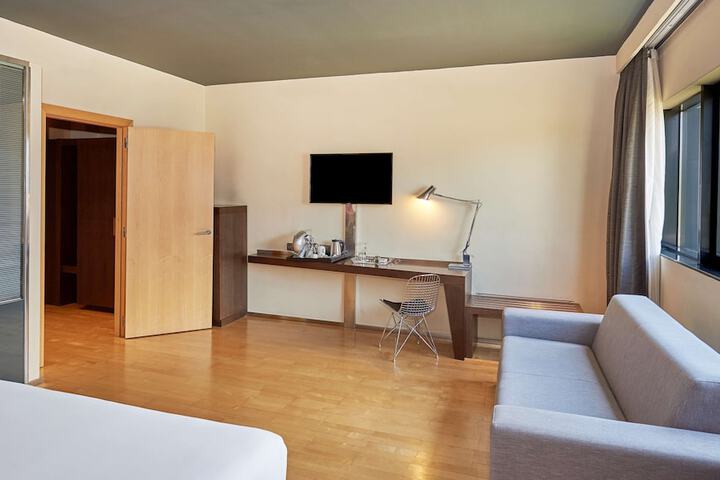 Room 9 of 69