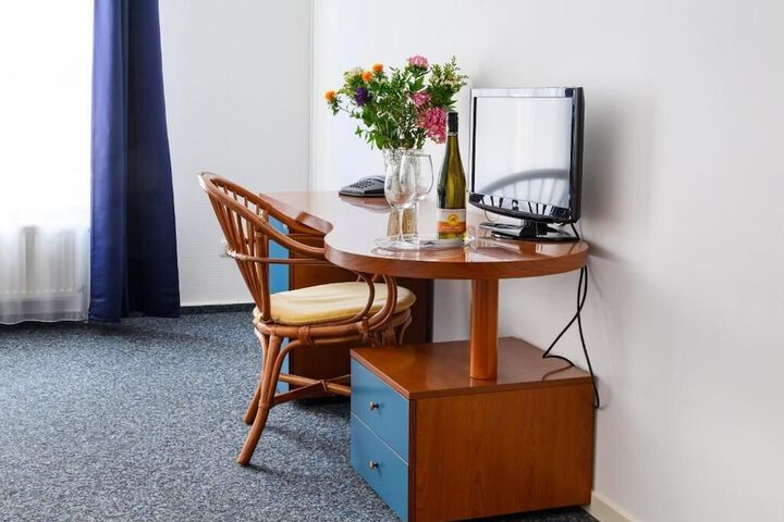 Room 8 of 26