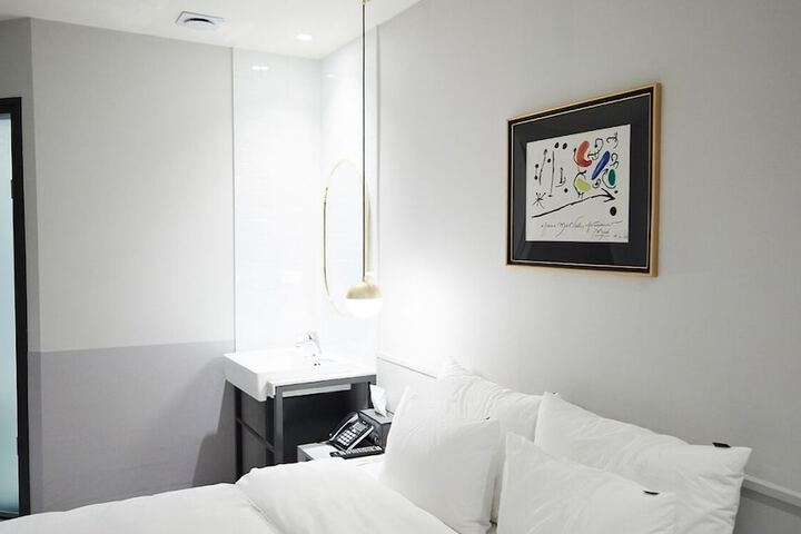 Room 19 of 28