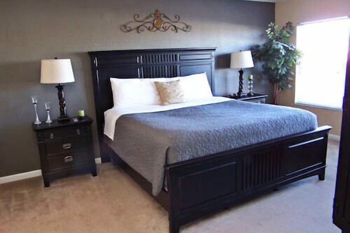 Room 2 of 32