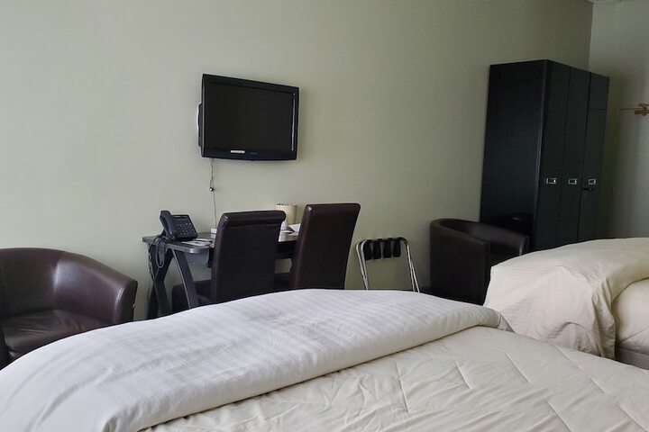 Room 28 of 206