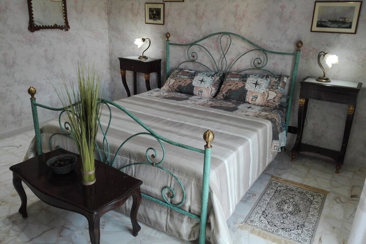 Room 3 of 20