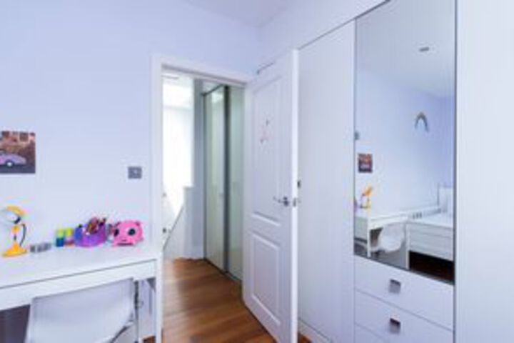 Room 9 of 27