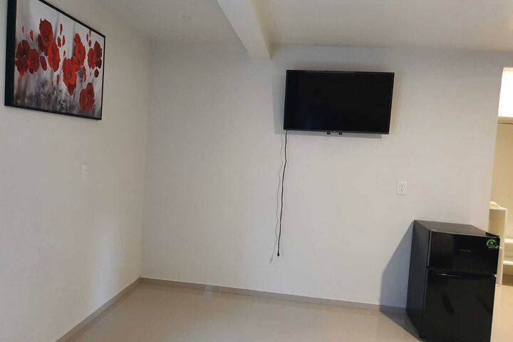 Room 7 of 8