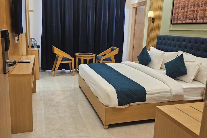 Room 10 of 25