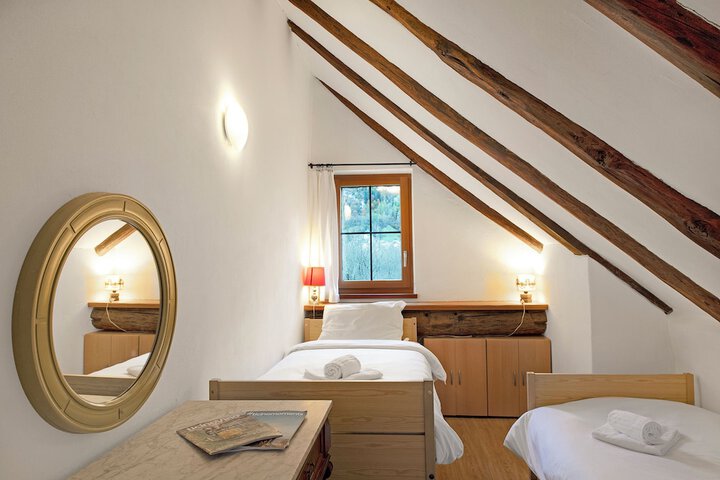 Room 2 of 23