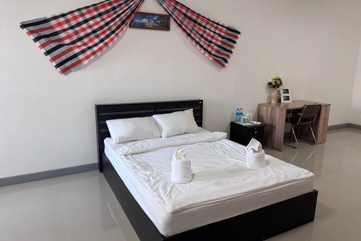 Room 5 of 17