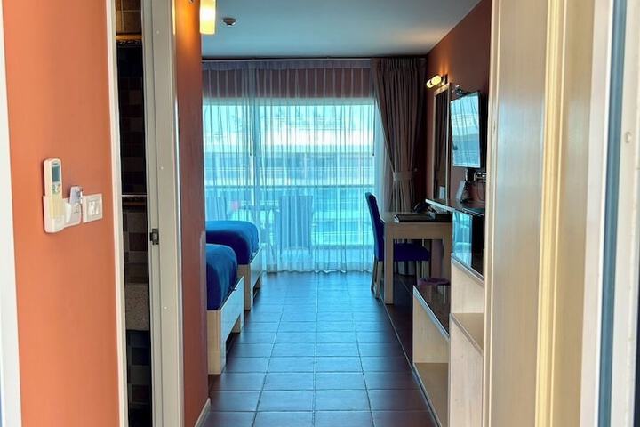 Room 27 of 104
