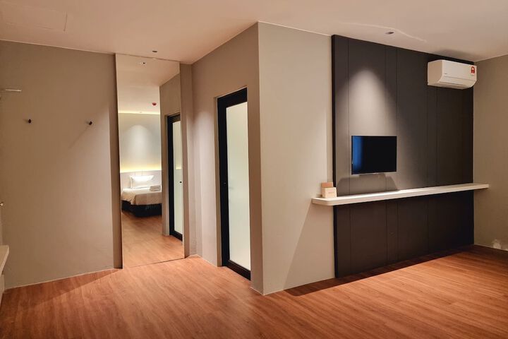 Room 10 of 25