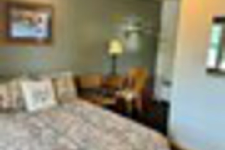 Room 14 of 102