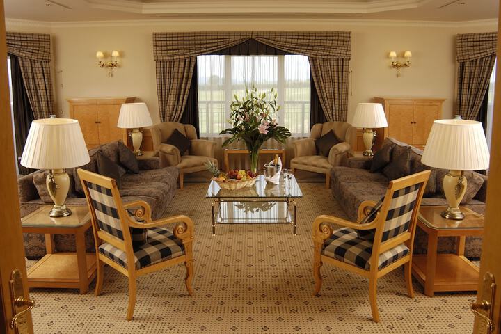 Room 34 of 76