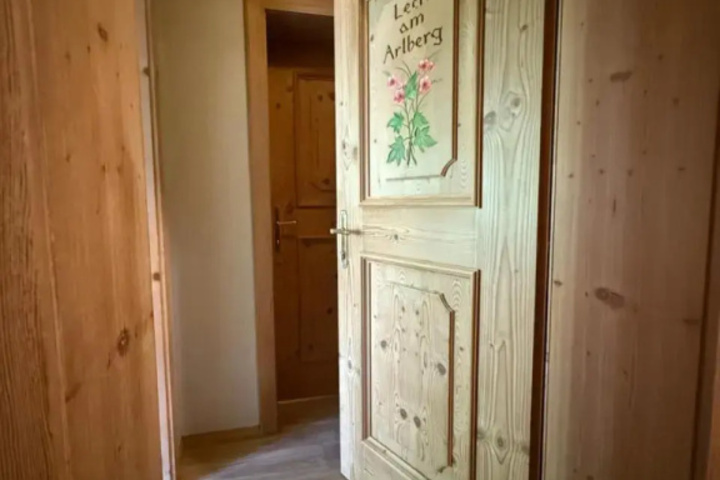 Room 10 of 19