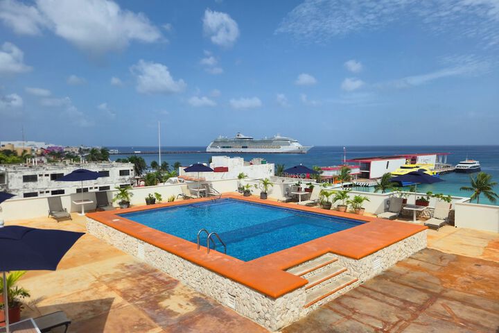 Hotel with Pool