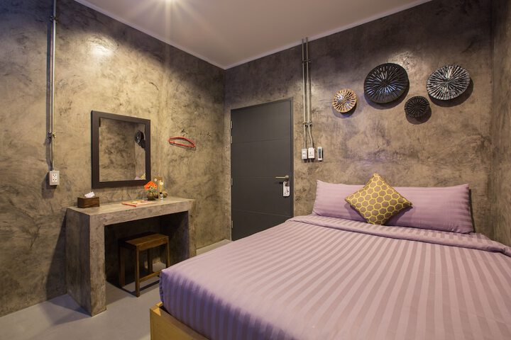 Room 8 of 37