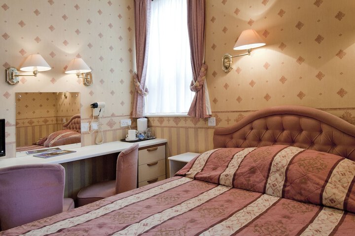 Room 6 of 44
