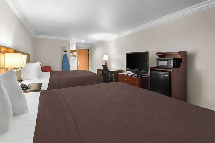 1 King Bed Microwave and Refrigerator Full Breakfast (12 of 19)