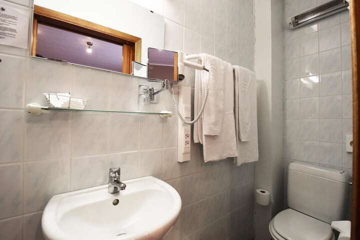Room 32 of 51