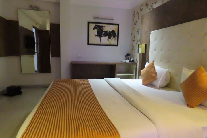 Room 9 of 26