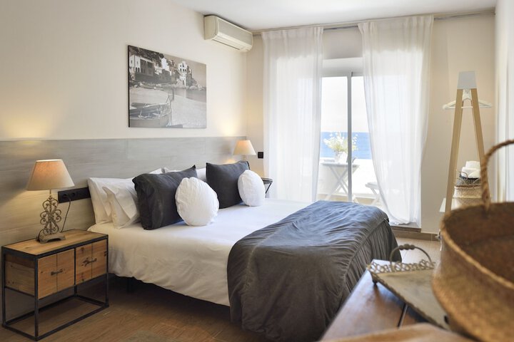 Room 2 of 36
