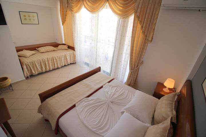 Room 32 of 177