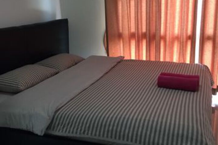 Room 5 of 10