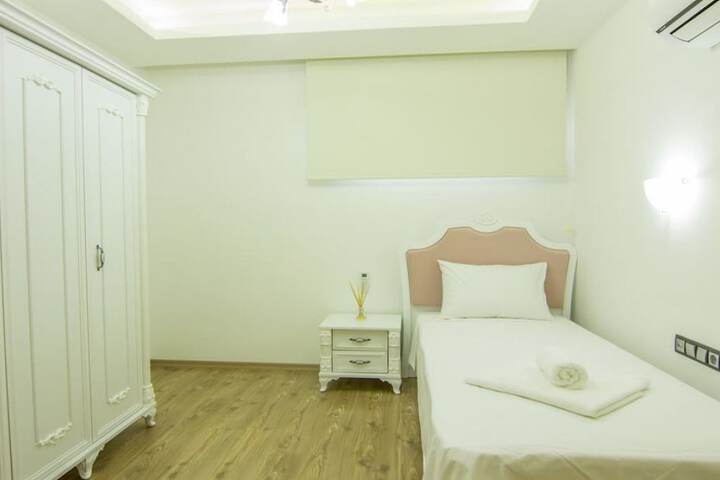 Room 16 of 35