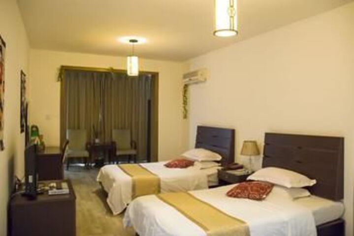 Room 14 of 40