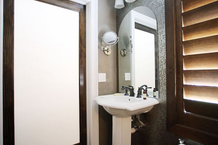Bathroom sink