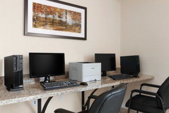Business Center 7 of 33