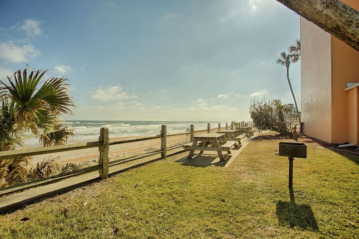 Hotel Exterior 56 of 73