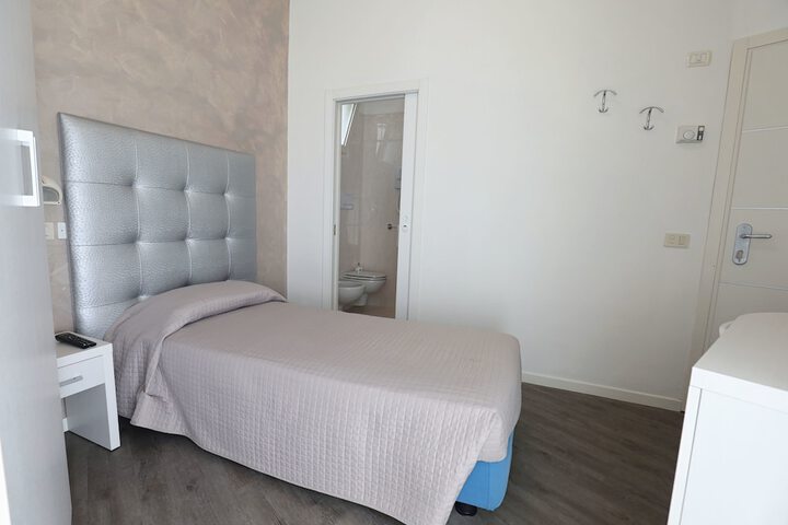 Room 4 of 47