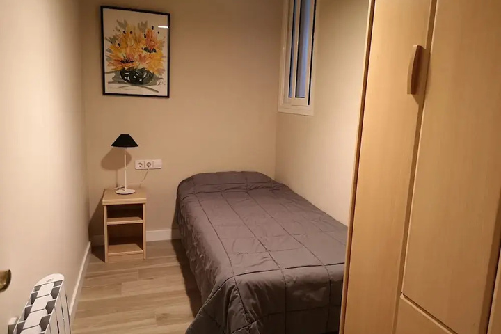 Room 2 of 9