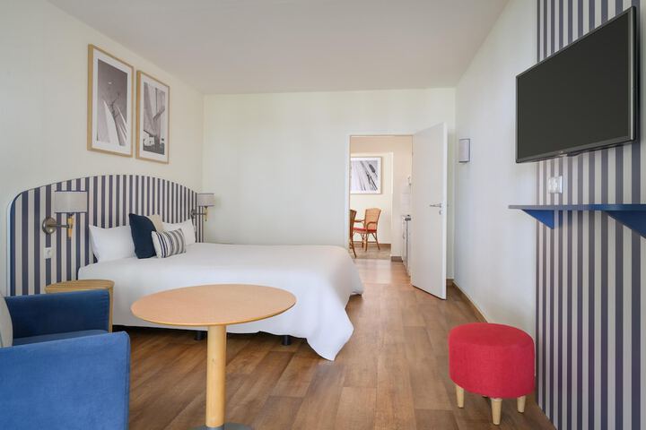 Room 40 of 170