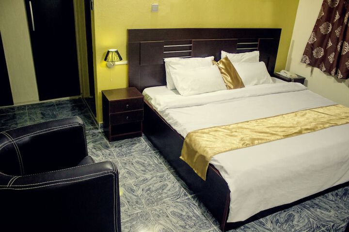 Room 5 of 7