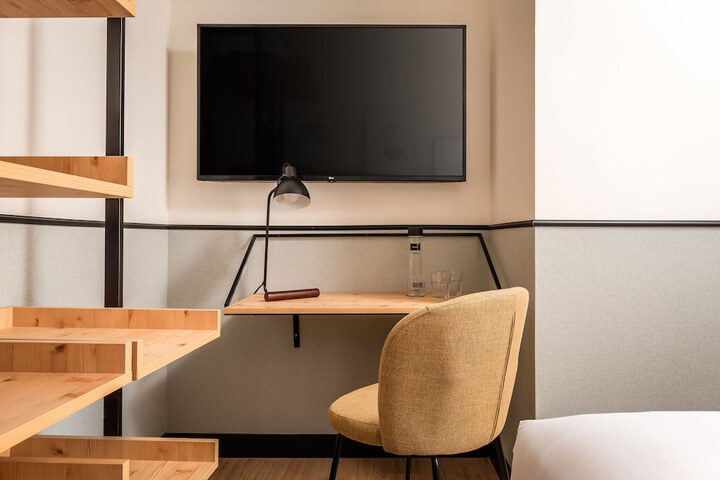 Room 10 of 78