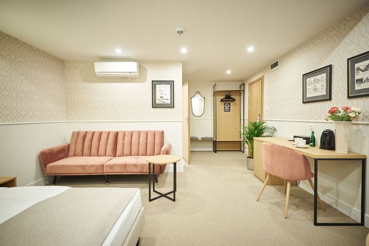 Room 44 of 73