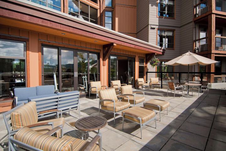 Sundeck 27 of 36