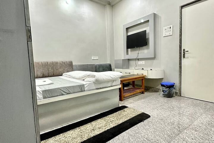 Room 27 of 59