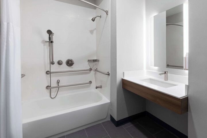 1 King Bed Mobility Accessible Bathtub with Grab Bars (8 of 11)