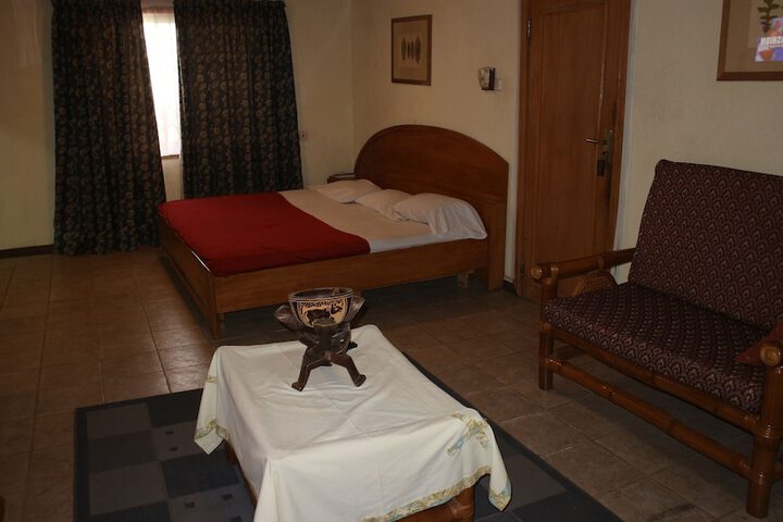 Room 17 of 18