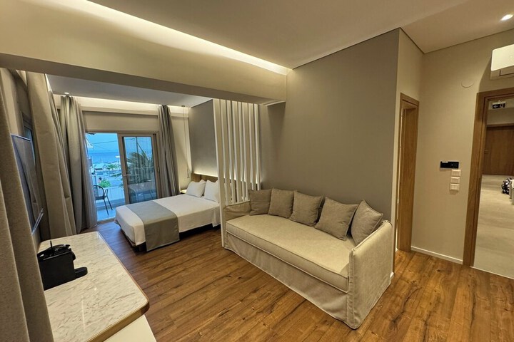Room 28 of 62