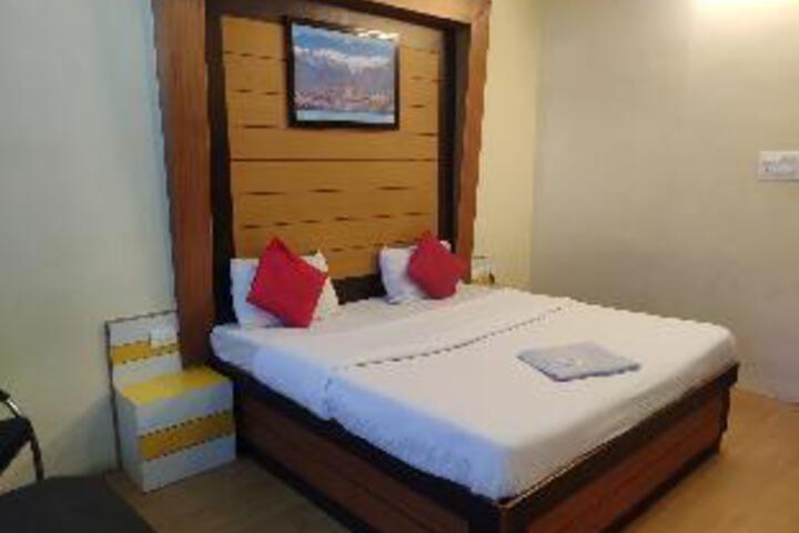 Room 8 of 44