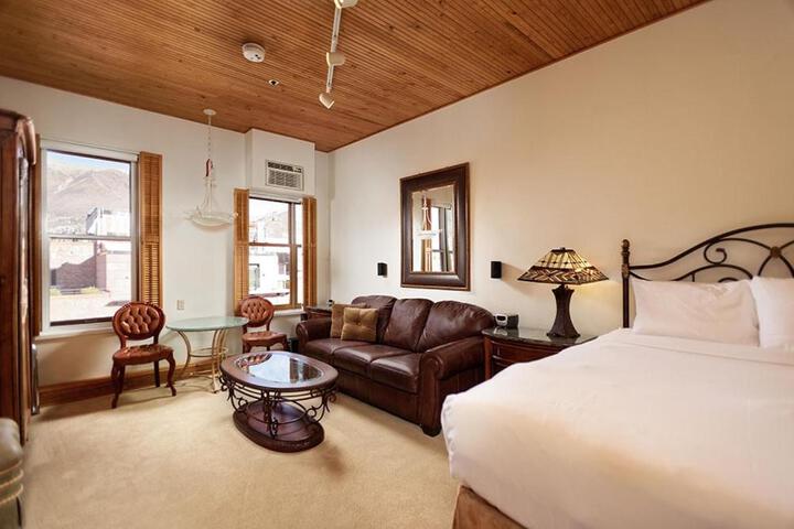 Photo of Independence Square Unit 306 Hotel Room with Large Sitting Area & Wet Bar