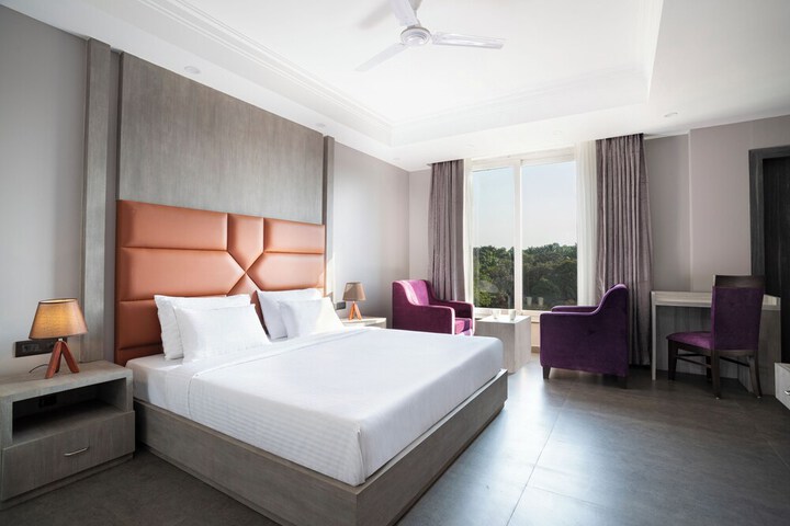 Room 15 of 48