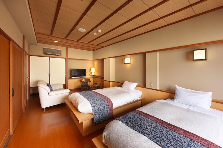 Room 16 of 40