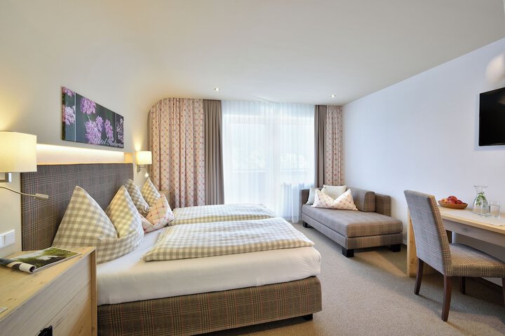 Room 4 of 44