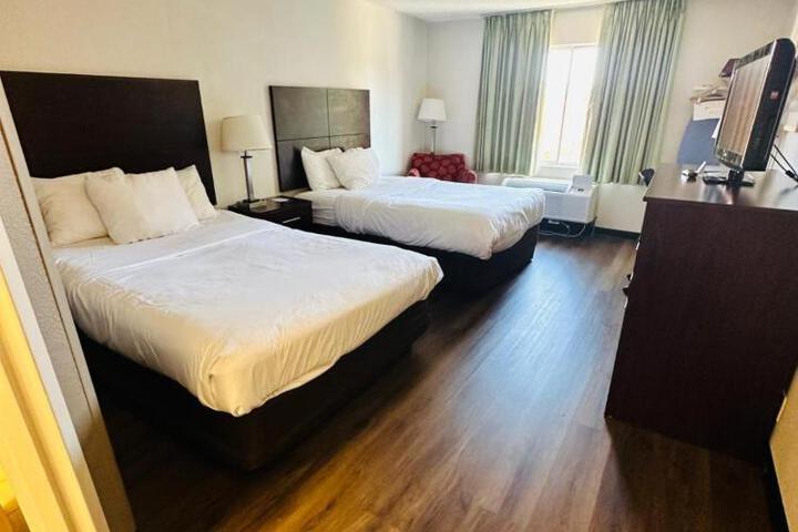 2 Double Beds (6 of 6)
