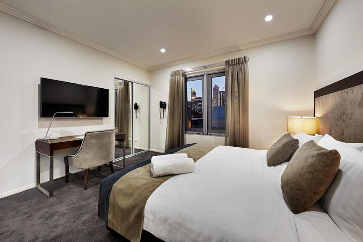 Room 16 of 32
