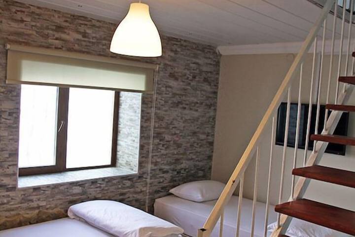 Room 15 of 35
