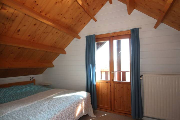 Room 2 of 28